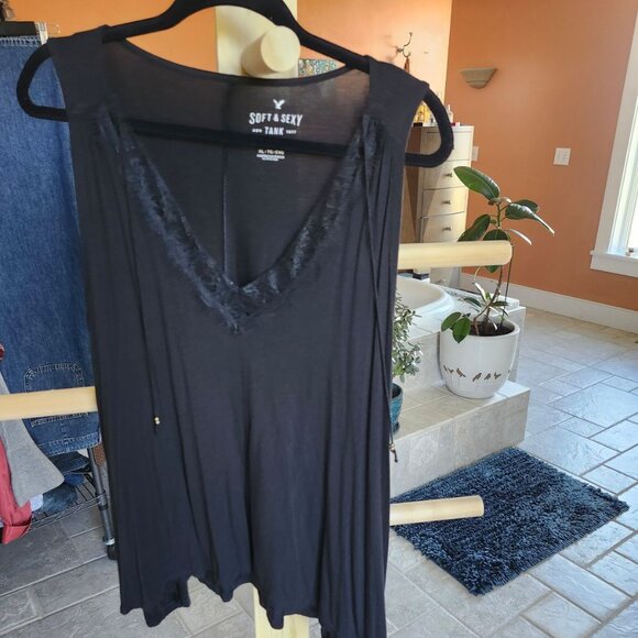 American Eagle Outfitters Black Camisole - Picture 2 of 3